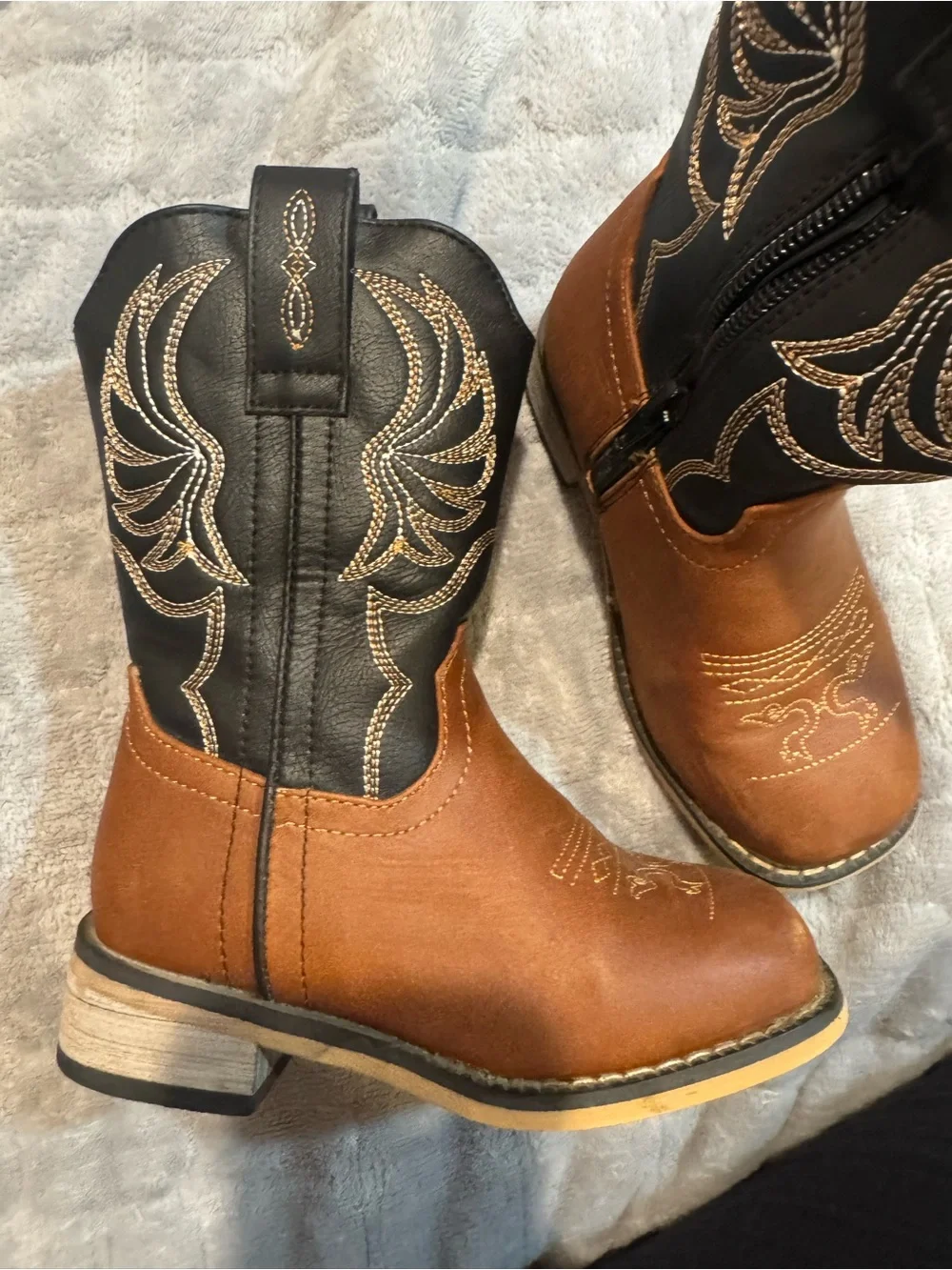 Women’s Two-Tone Brown and Black Western Boots